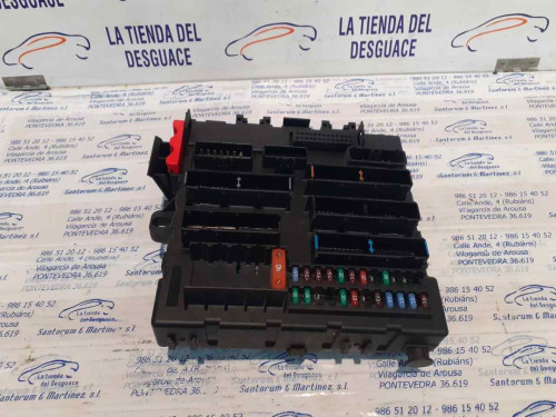  CAJA RELES / FUSIBLES 