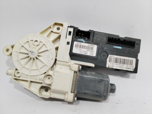MOTOR ELEVALUNAS DELANTERO DERECHO 