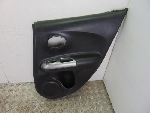  GUARNECIDO PUERTA TRASERA DERECHA Nissan JUKE (F15E) 