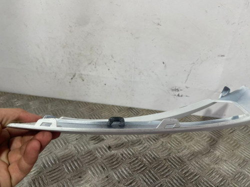 MOLDURA PARAGOLPE DELANTERA DERECHA 