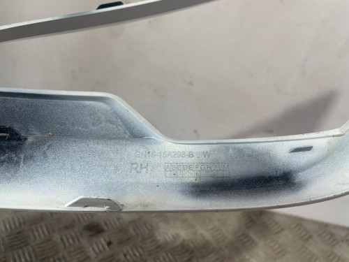 MOLDURA PARAGOLPE DELANTERA DERECHA 