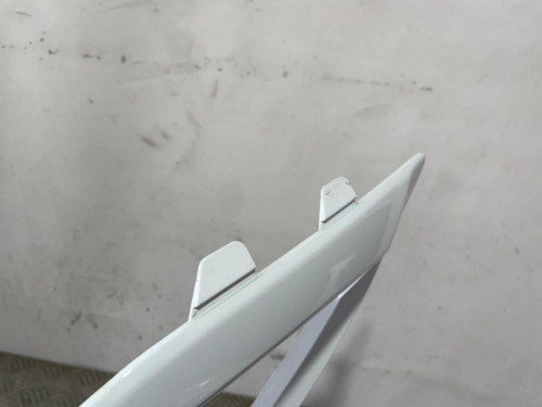 MOLDURA PARAGOLPE DELANTERA DERECHA 