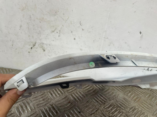MOLDURA PARAGOLPE DELANTERA DERECHA 
