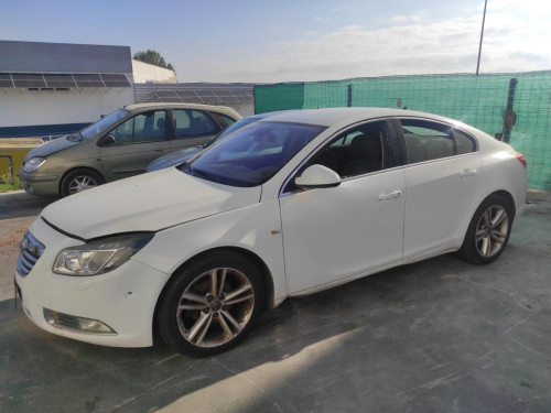 OPEL INSIGNIA BERLINA — vehículo donante para recambios 