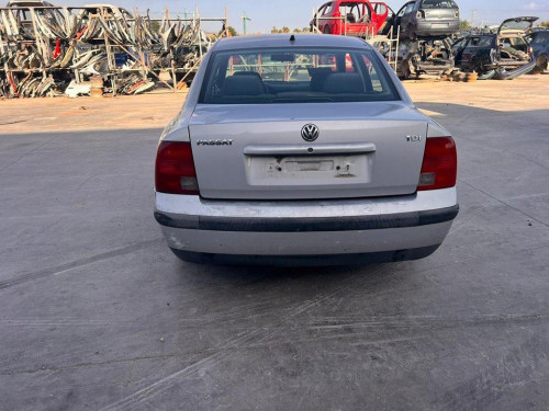  VOLKSWAGEN PASSAT BERLINA (3B2) 