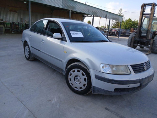  VOLKSWAGEN PASSAT BERLINA (3B2) 