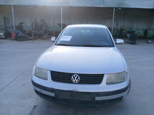  VOLKSWAGEN PASSAT BERLINA (3B2) 