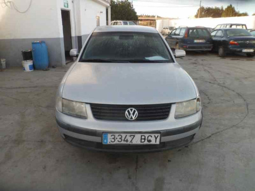  VOLKSWAGEN PASSAT BERLINA (3B2) 