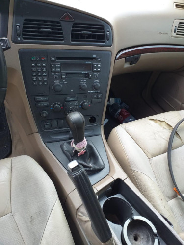 VOLVO S60 BERLINA — vehículo donante para recambios 