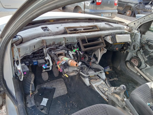  VOLKSWAGEN PASSAT BERLINA (3B2) 