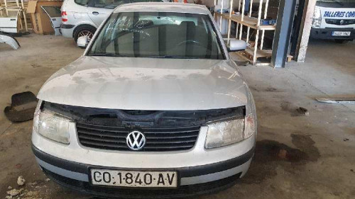  VOLKSWAGEN PASSAT BERLINA (3B2) 