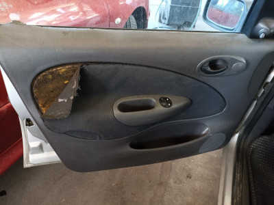 FORD FIESTA BERLINA (DX)