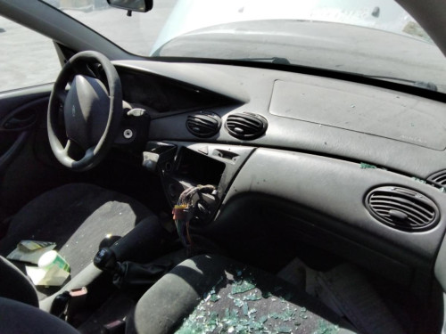 FORD FOCUS BERLINA (CAK) — vehículo donante para recambios 