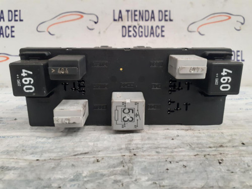  CAJA RELES / FUSIBLES 