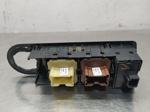  MANDO ELEVALUNAS DELANTERO IZQUIERDO RENAULT CAPTUR I 