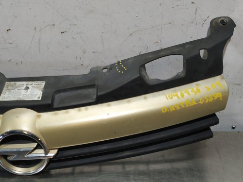  REJILLA DELANTERA OPEL ASTRA H BERLINA 