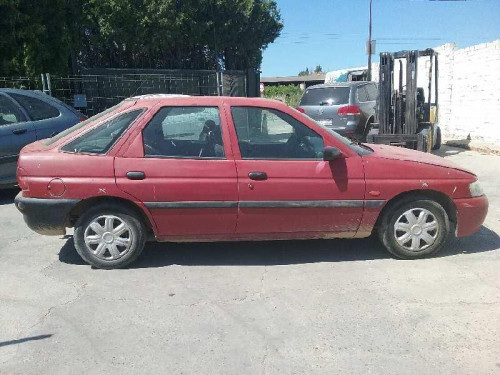  FORD ESCORT BERLINA 