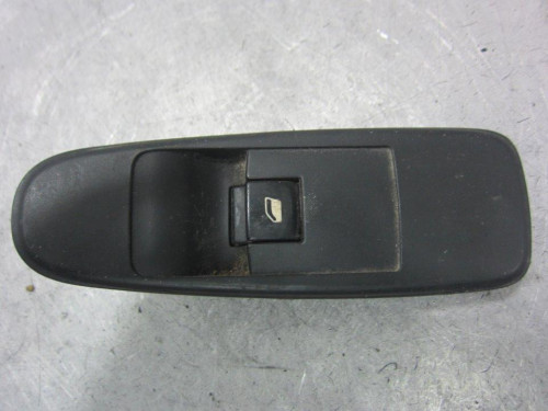  MANDO ELEVALUNAS DELANTERO DERECHO CITROEN XSARA BERLINA 