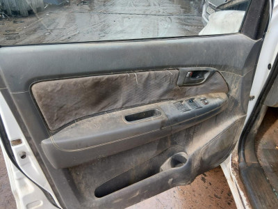 TOYOTA HILUX (KUN)