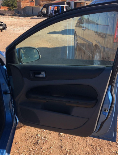 FORD FOCUS BERLINA (CAP) — автомобиль-донор на запчасти 