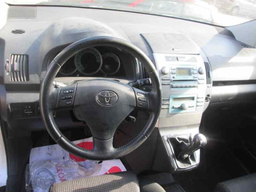 TOYOTA COROLLA VERSO (R1) 