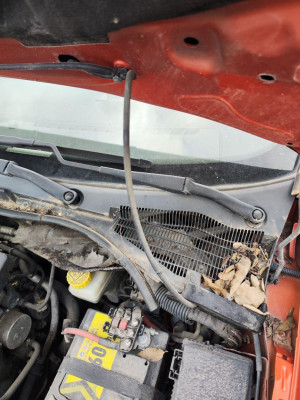 BRAZO LIMPIA DELANTERO IZQUIERDO