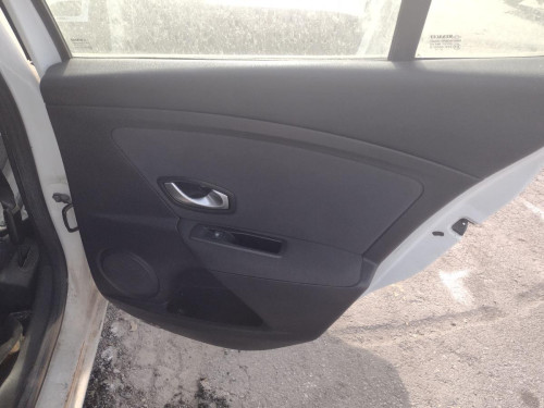  GUARNECIDO PUERTA TRASERA DERECHA Renault MEGANE III BERLINA 5P 