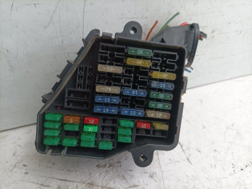 CAJA RELES / FUSIBLES, VOLKSWAGEN, PASSAT BERLINA (3B3) 