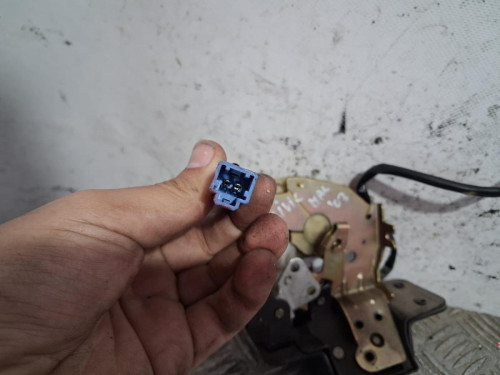 CERRADURA MALETERO / PORTON 