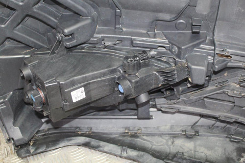 PARAGOLPES DELANTERO б/у