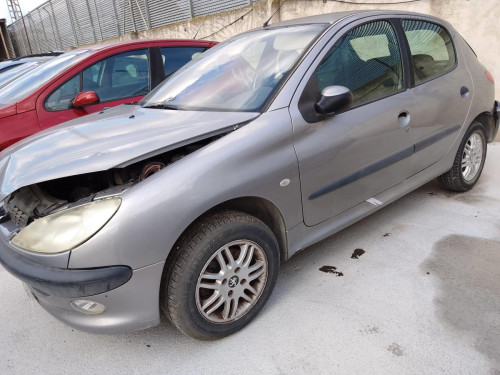 PEUGEOT 206 — vehículo donante para recambios 