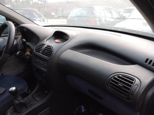 PEUGEOT 206 — vehículo donante para recambios 