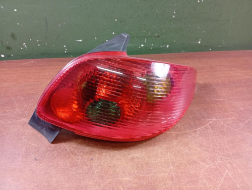 PILOTO TRASERO DERECHO Peugeot 206 