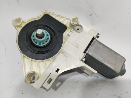 MOTOR ELEVALUNAS DELANTERO IZQUIERDO 