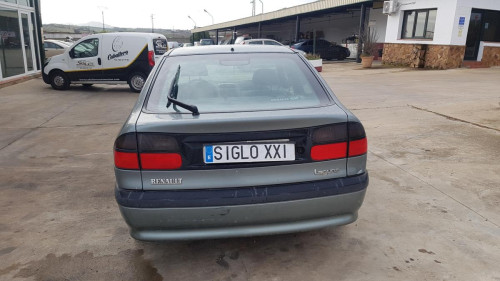 Renault Laguna (B56)(1994->) — vehículo donante para recambios 