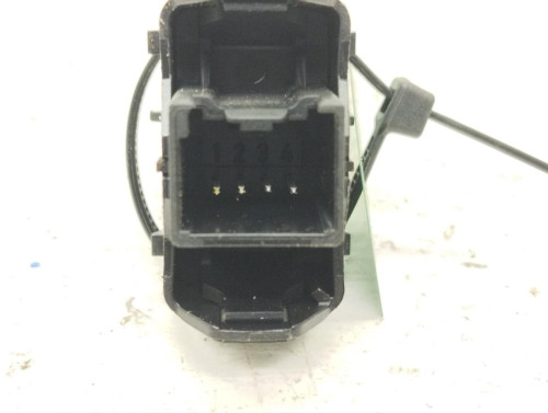 MANDO ELEVALUNAS DELANTERO DERECHO Ford FOCUS BERLINA (CB8) 