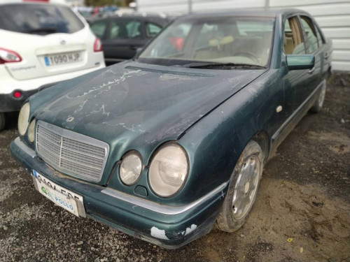  MERCEDES-BENZ CLASE E (BM 210) BERLINA 