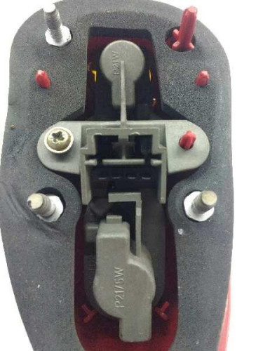  PILOTO TRASERO IZQUIERDO ALFA ROMEO 147 (190) 