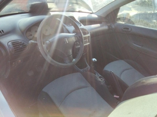 PEUGEOT 206 — vehículo donante para recambios 