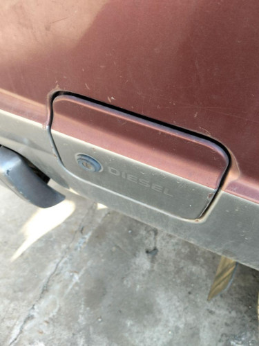 TAPA EXTERIOR COMBUSTIBLE NISSAN VANETTE (C220) 