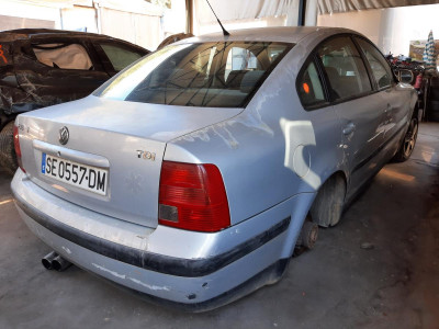 VOLKSWAGEN PASSAT BERLINA (3B2)
