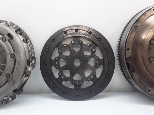 KIT EMBRAGUE FORD FOCUS BERLINA (CAP) 