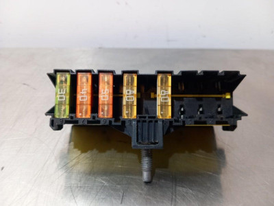CAJA RELES / FUSIBLES