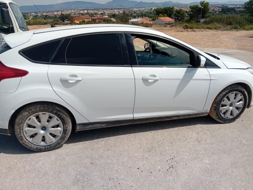 FORD FOCUS BERLINA (CEW) — автомобиль-донор на запчасти 