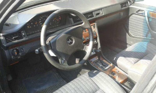  MERCEDES-BENZ CLASE 124 (BM 124) BERLINA 