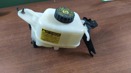 DEPOSITO SERVO Toyota YARIS (KSP1/NLP1/NSP1) 