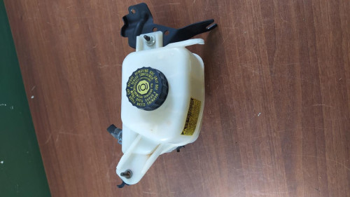 DEPOSITO SERVO Toyota YARIS (KSP1/NLP1/NSP1) 