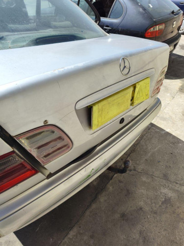 PORTON TRASERO Mercedes-Benz CLASE E (BM 210) BERLINA 