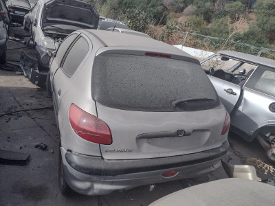 GUARNECIDO PORTON TRASERO