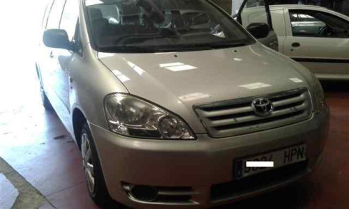 TOYOTA AVENSIS VERSO (M20) — vehículo donante para recambios 